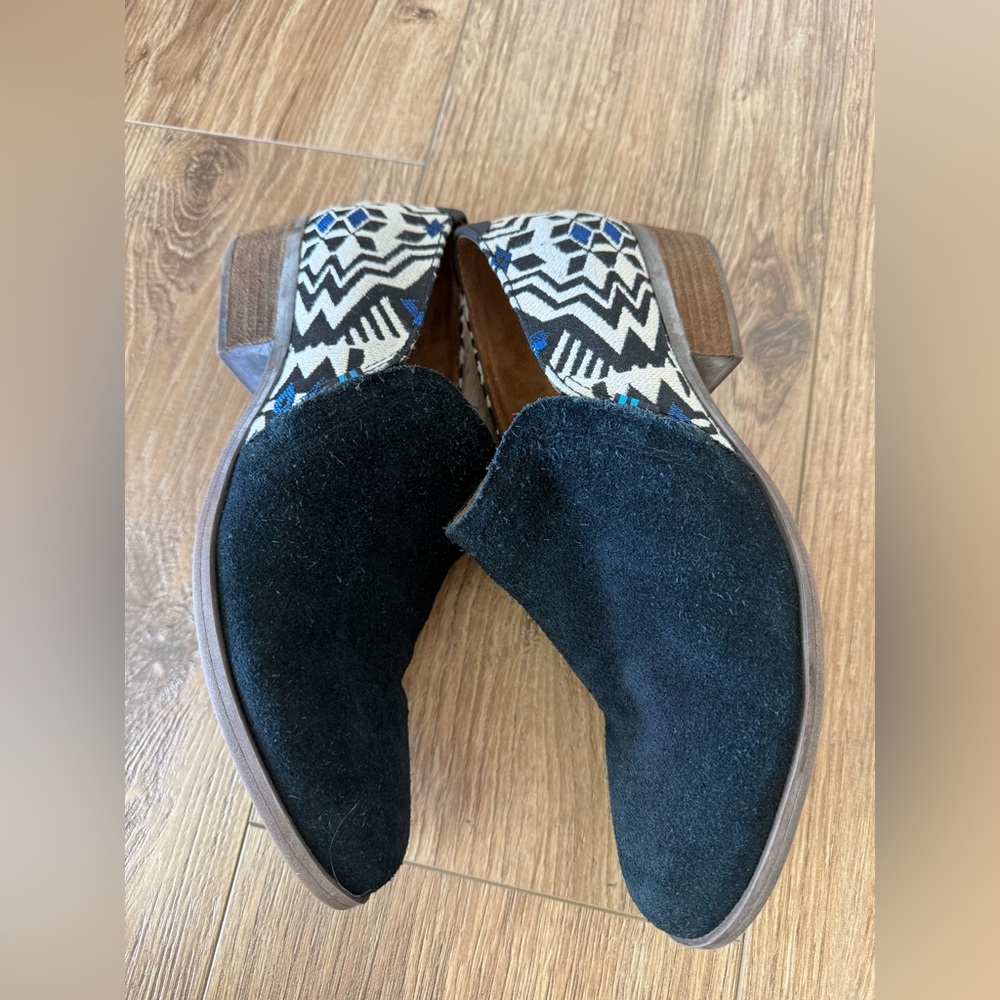 Tom’s Black Suede Ankle Bootie Aztec - Picture 7 of 12